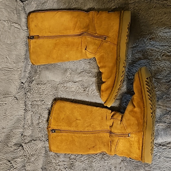 Uggs boots - Picture 2 of 6